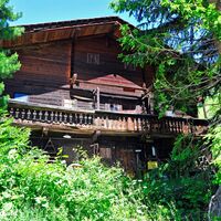 Alte Bäuerliche Anwesen säumen immer wieder den Weg.