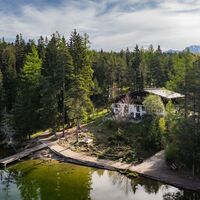 Möserer See im Frühling bei Morgenstimmung - Drohnenaufnahme Möserer Seestube aus der Nähe.jpg