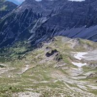 Blick vom Gipfel Richtung Hochkar und gleichzeitig zum Aufstiegsweg.