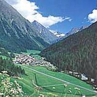 Blick auf die idyllische Ortschaft Gries.