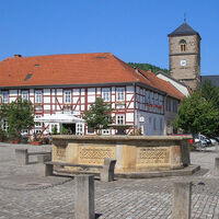 Am Plan Creuzburg: Marktbrunnen, "Alte Posthalterei", Nikolaikirche
