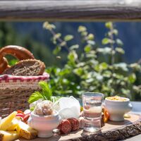 Brotzeit auf der Rohrkopfhütte