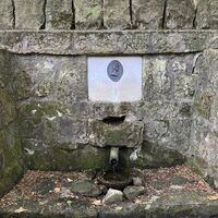 Der 'Wienfluss' ist hier zwar noch ein eher schwaches ('dürres') Brunzerl..