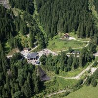 Panoramablick auf die Tiroler Steinöl® Brennerei