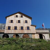 Neue Thüringer Hütte von Westen
