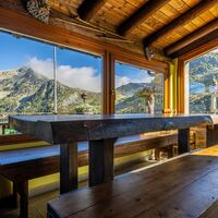 Der Blick von innen der Rifugio Dordona im Val Madre