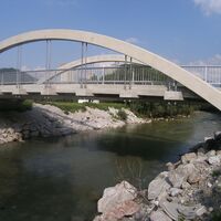Wir überqueren die Lechbrücke in Vils.