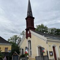 'Kirchenstüberl' neben dem Kircherl und der Einfahrt zum Gewerbegebiet Schlöglmühl