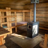 Koivukari Wüstenhaus, Feuerstelle