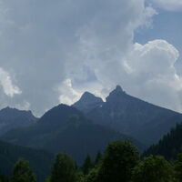 über Hochstein, Stadelstein und Schwarzenstein bauen sich hohe Wolkentürme auf - ich geb Gas...