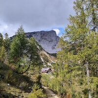 Weiterweg zur Traweng- und Almrauschhütte mit Blick zum Traweng