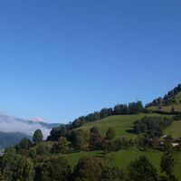 Der Abstieg nach Thumersbach führt über den Sonnigen Mitterberg (Hier von der gegenüberliegenden Talseite aus fotografiert)