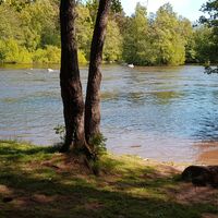 Am Tattarinkoski gibt es einen kleinen, von Einheimischen gepflegten Badeplatz, an dem man beim Radfahren schwimmen gehen kann