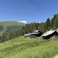 Am Wege die Karlhütte (Einkehrmöglichkeit)