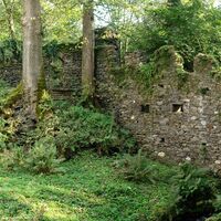 Ruine im Park - Schloss Damtschach