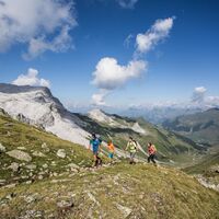 Im Hintergrund die Rätschenfluh