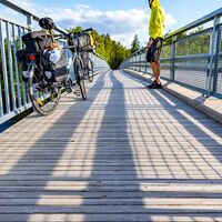 Pause auf der Karisalmi-Brücke