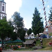 Prächtiger Maibaum.