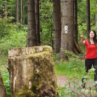 Wanderer unterwegs auf dem Rennsteig