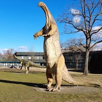 Dinosaurier vor dem Löwentor-Museum