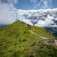 Los geht der Downhill vom Piz Mundaun bis nach Ilanz