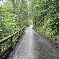 Schöner Weg entlang der Ach