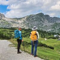 Ein Blick zurück und wir wandern wieder bergab