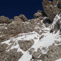 unschwieriger Abstieg, jedoch immer mit Blankeis unter der Schneedecke
