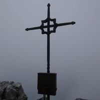 zum Glück ist uns der Nebel treu geblieben, sonst hätten wir ja etwas sehen können