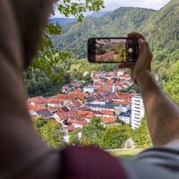 Schöne Aussicht auf das historische Stadtzentrum von Tržič