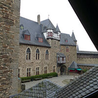 Burghof Schloss Burg