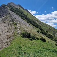 Jetzt endlich auf der Scharte zwischen Dürrekopfspitze und Neualpspitze mit Blick Richtung Dürrekopf.