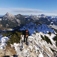 Am Gipfel des Einstein im Winter - Blick über die Tannheimer Berge