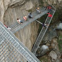 Hängebrücke über den Jolibach