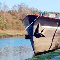 Frachtschiff am Elbe-Seitenkanal im Hafen von Bad Bevensen