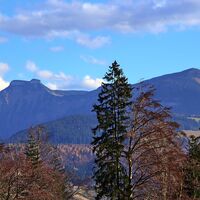 Links der Schmittenstein und rechts der Schlenken