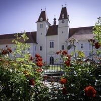 Stift Vorau mit Rosen_Oststeiermark