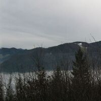 am Bergkamm entlang