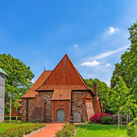 Die St. Johannis-Kirche von Visselhövede mit separatem Glockenturm