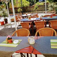Gasthaus Däche mit Terrasse in Iba