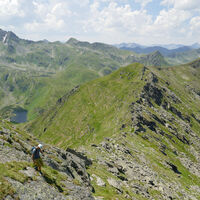 Die Schoberspitze und der schön gelegene Fischegelsee am Weg Richtung Laubtaleck