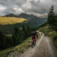 Abfahrt mit dem Mountainbike nach dem Gebidum-Pass
