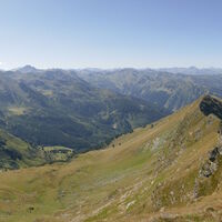 Hochweberspitze und Schoberspitze links, markant rechts der Mitte der Große Knallstein und der Dachstein