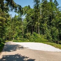 Parkplatz beim Tennisplatz