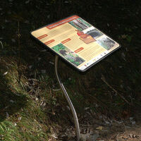 Infotafel am Wegrand