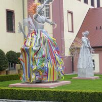 Schlossanlage Altshausen mit Skulpturen