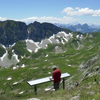 Informationstafel vor Gipfel - Gipfelwanderung Kaiseregg
