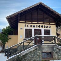 erstes Warmschwimmbad der Monarchie