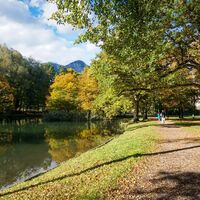 Schlosspark Matzen Spazierweg