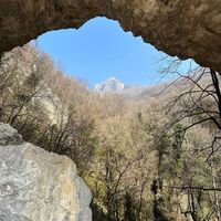Der durchbohrte Felsen im Massiv des Grand Colombier